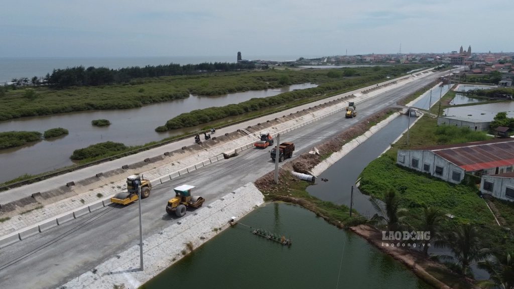 Đường bộ ven biển Nam Định